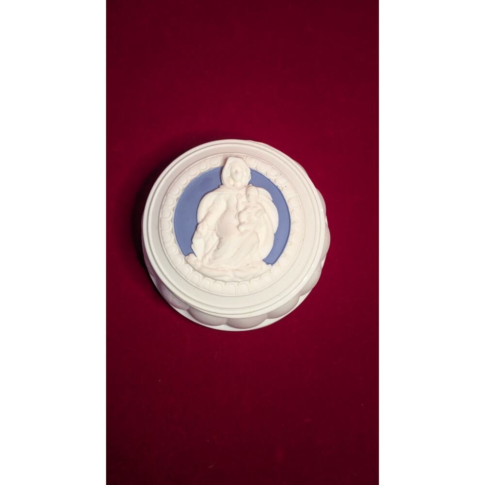 Della Robbia Style Madonna And Child Trinket Box Blue White Ceramic